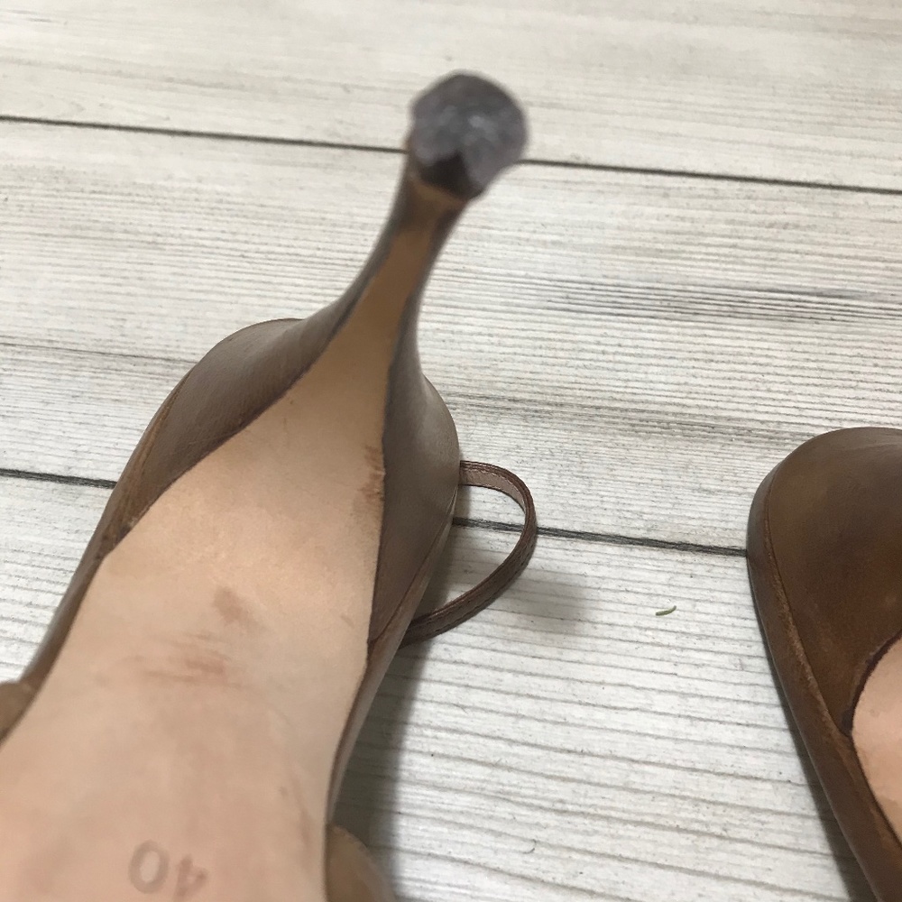 Alessandro Dell'Acqua Feather and Leather Pumps - Picture 16 of 16